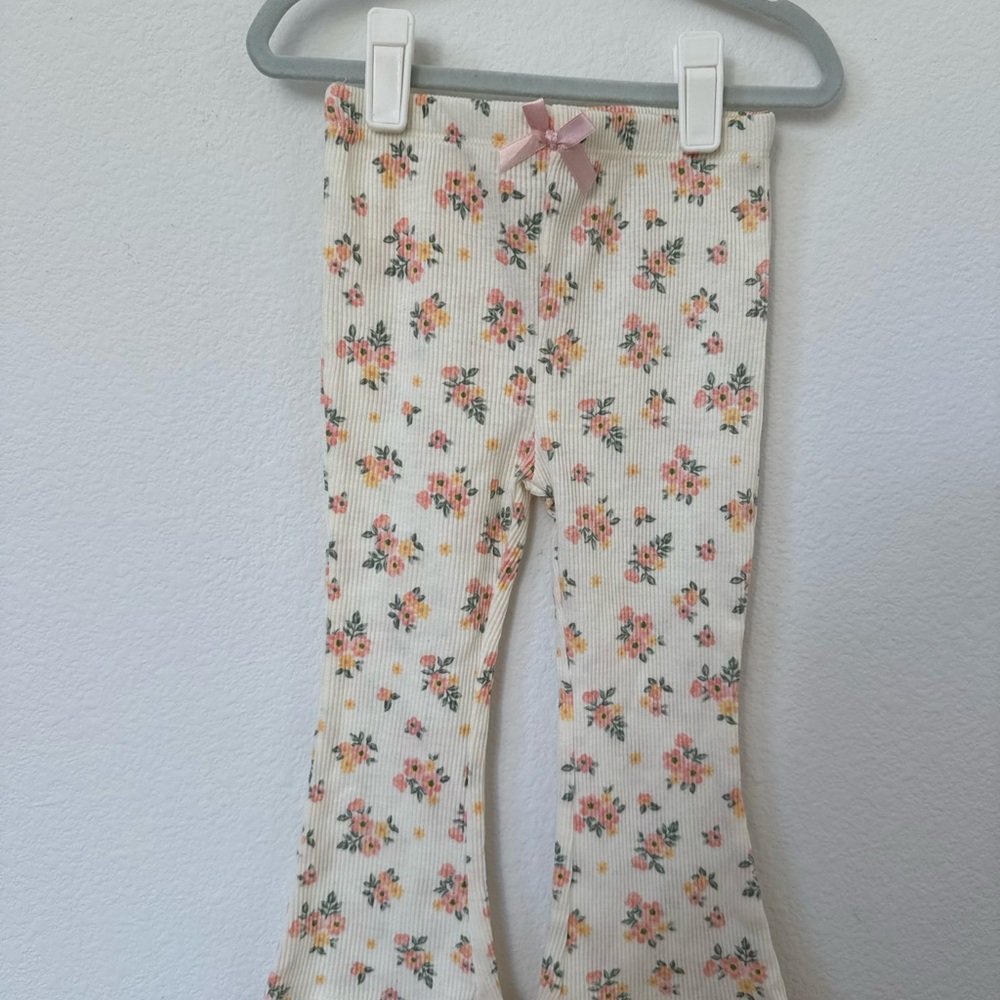 Nicole Miller Cream Floral Ribbed Flare Leggings with Pink Bow